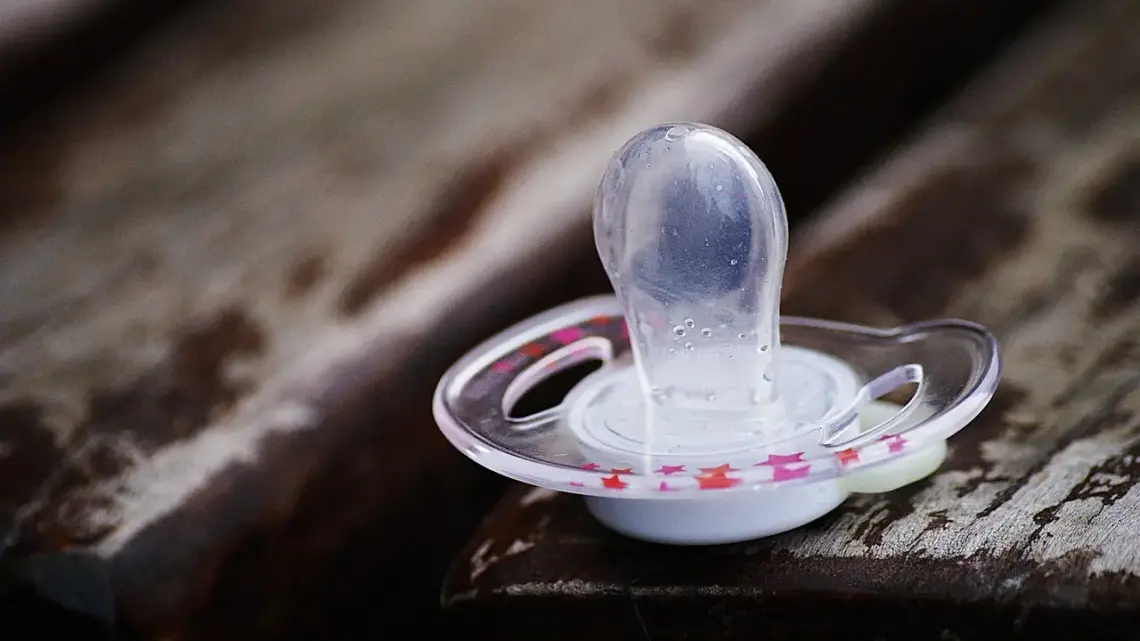 Hvordan installeres en natlampe?